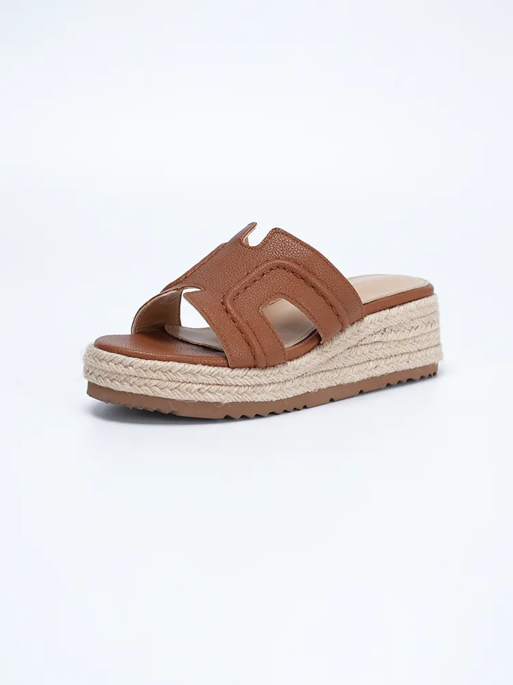 ブラウンのサンダル