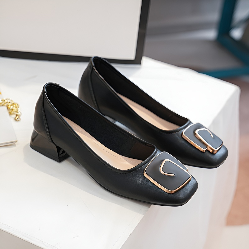 スクエアバックル チャンキーヒールパンプス