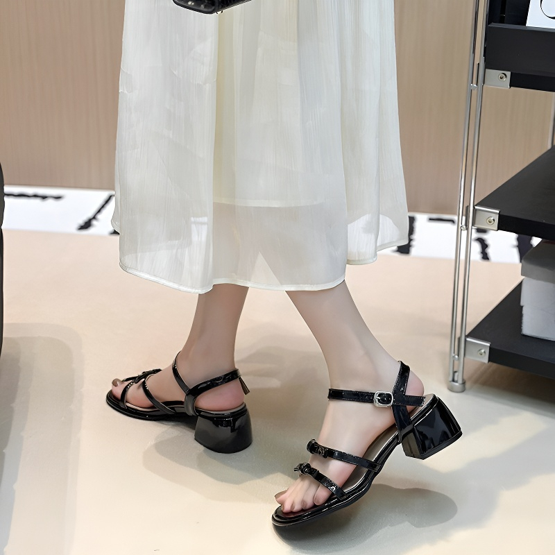 幅広 4E ストラップサンダル リボン付き 太めヒール 履きやすい 歩きやすい  ブラック 