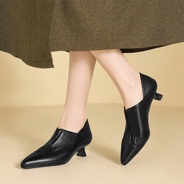 レトロモダン スリット入り ポインテッドトゥスリッポン