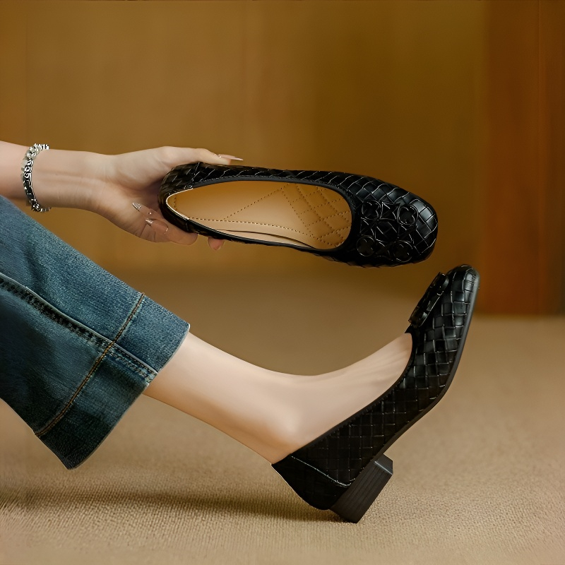 星モチーフバックル スクエアトゥパンプス