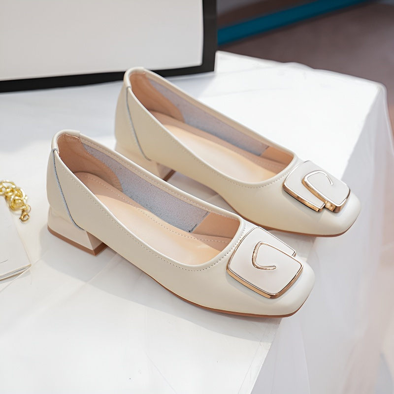 スクエアバックル チャンキーヒールパンプス