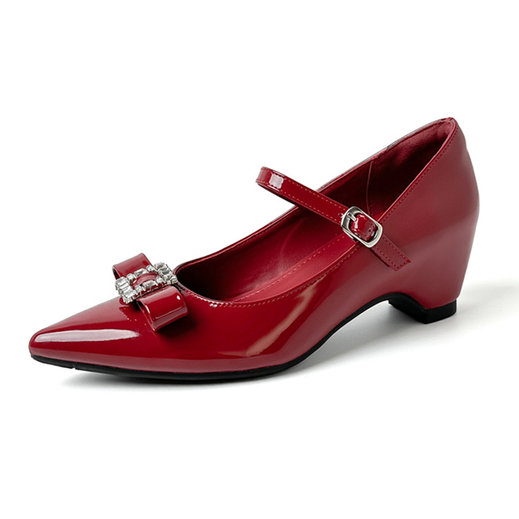 ビジューバックルで主役級