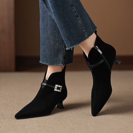 ビジューバックル 4.5cm美脚スエード調羊革ショートブーツ