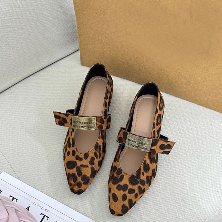 パンプス　インヒール 　ヒョウ柄　ポイン テッドトゥ　疲れない  通勤