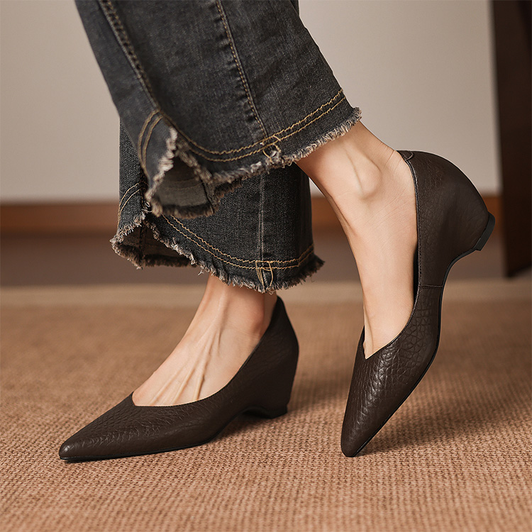 Vカット型押し 美脚ウェッジパンプス