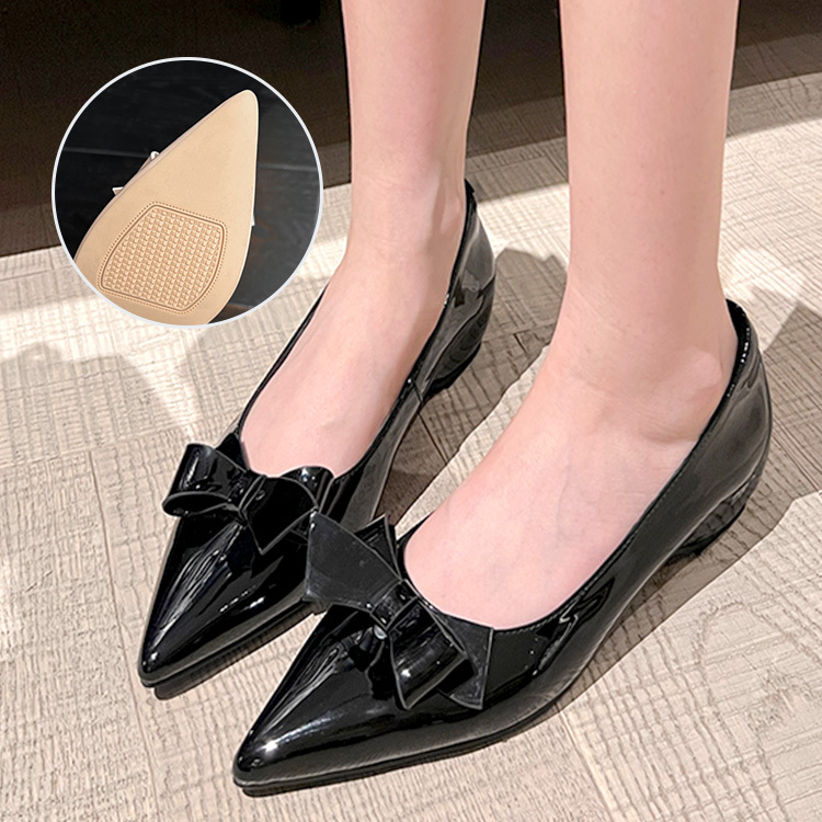 リボンモチーフ エナメルパンプス