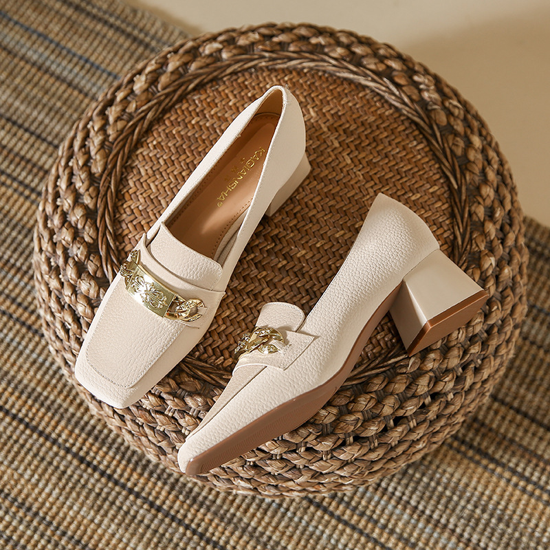 ビット付きヒールローファー