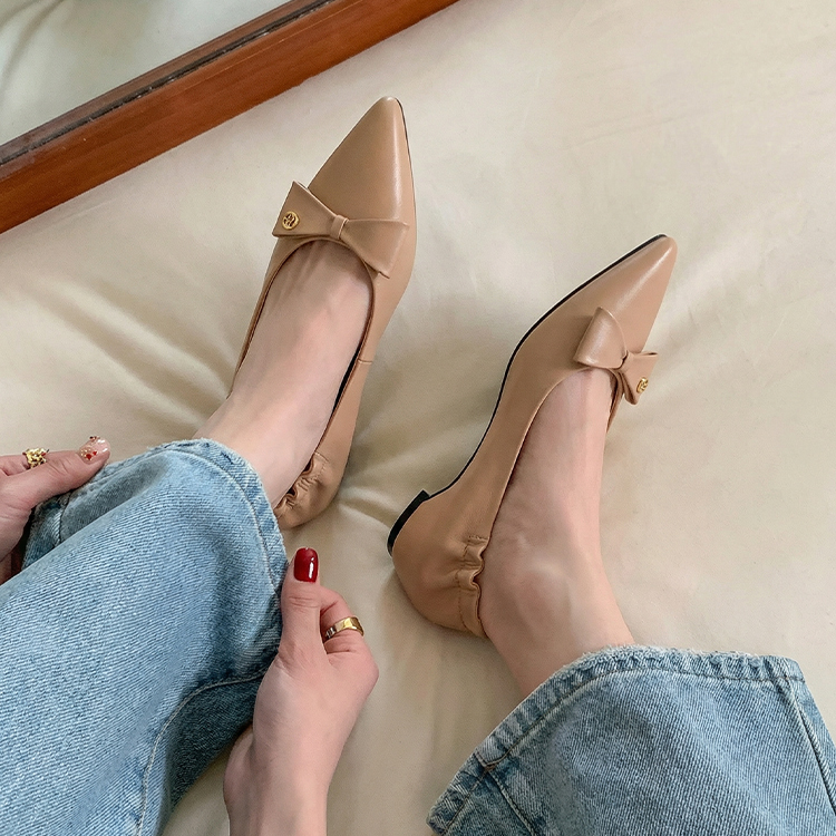 リボンモチーフ バックギャザー 美脚パンプス
