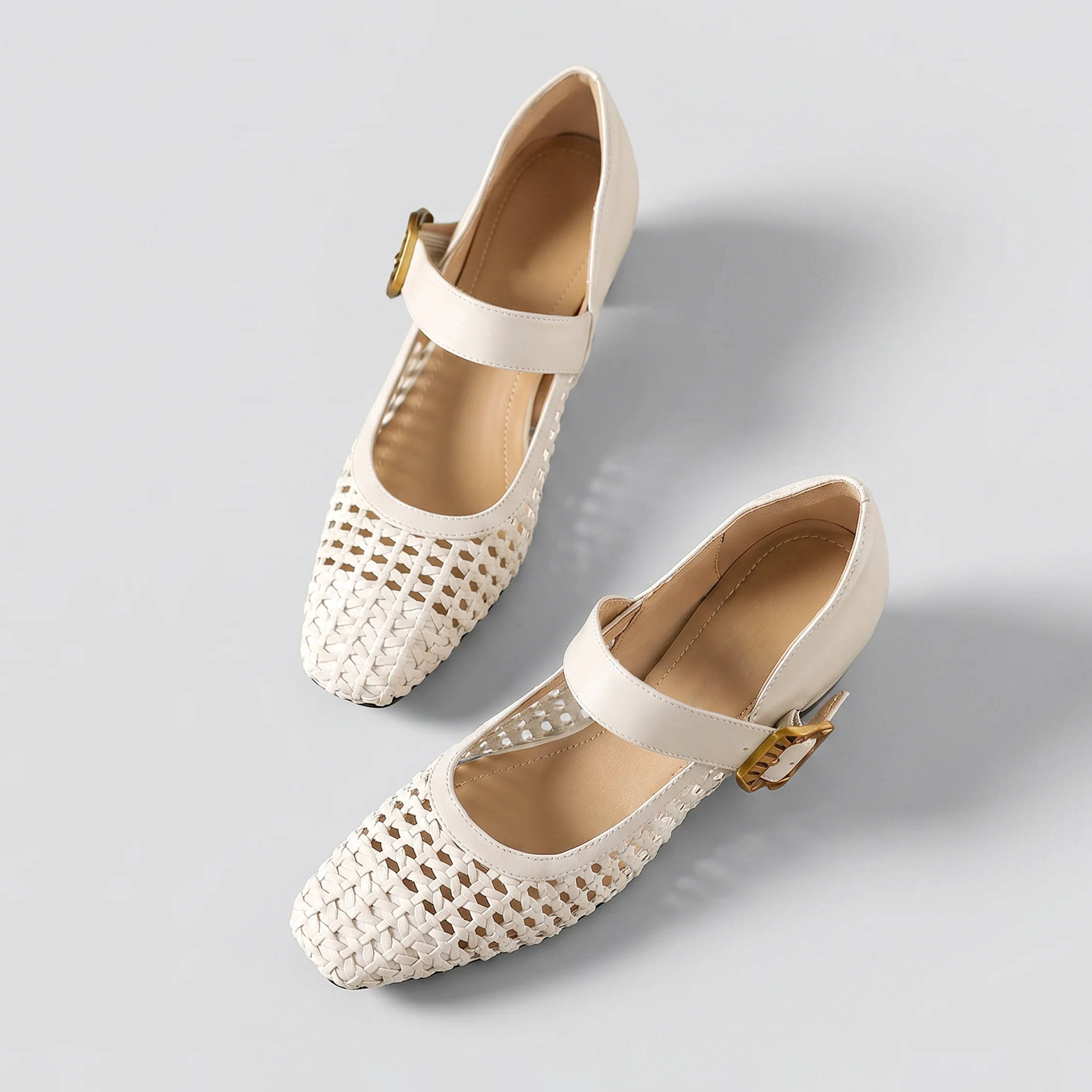 白メッシュマリージェーンパンプス 上品 ナチュラル 通気 蒸れない 仕事用 通勤シューズ レディース