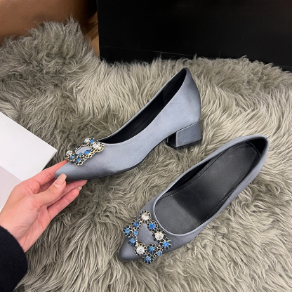 KENPOGEN ポインテッドトゥ パンプス 歩きやすい パンプス インヒール4cmUP ビジュー付きバックル  痛くない