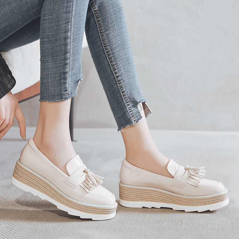 厚底エナメルローファー