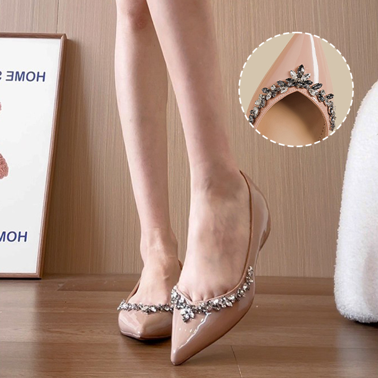 きらめきビジュー 4cm美脚Vカットパンプス