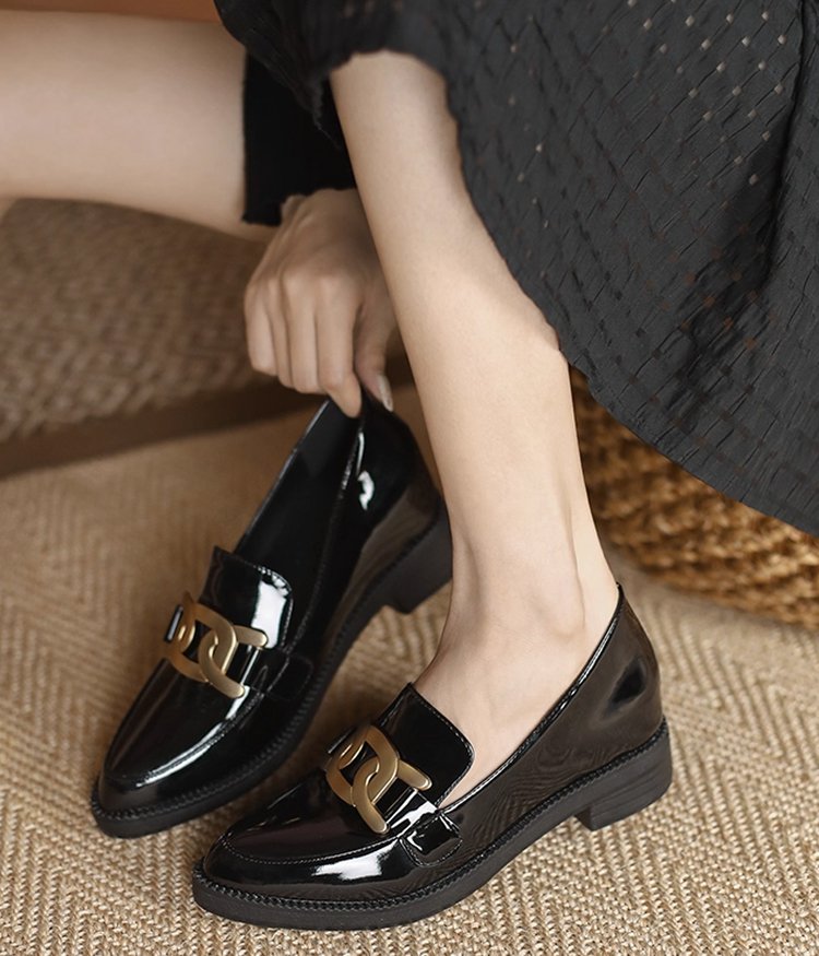 足が細く見える すっきりシルエット ポインテッドトゥ 着用 美脚ローファー