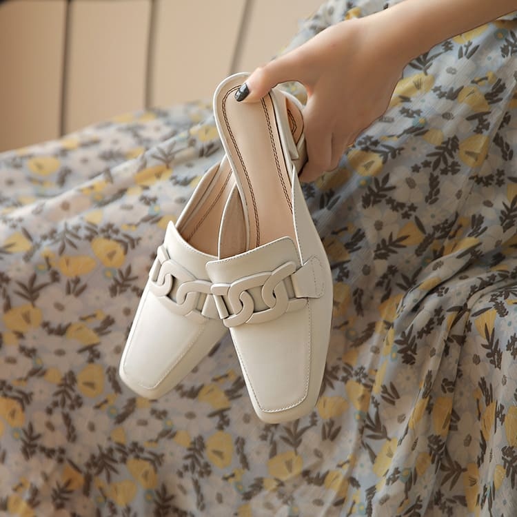 スクエアトゥ チェーンモチーフミュール