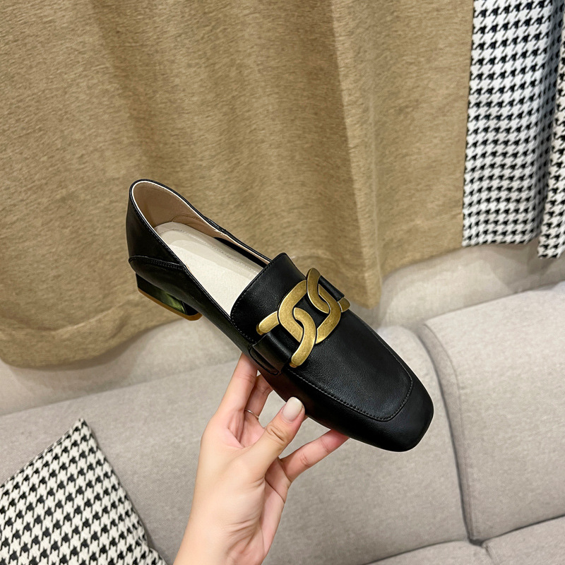 ゴールドバックルスクエアトゥローファー