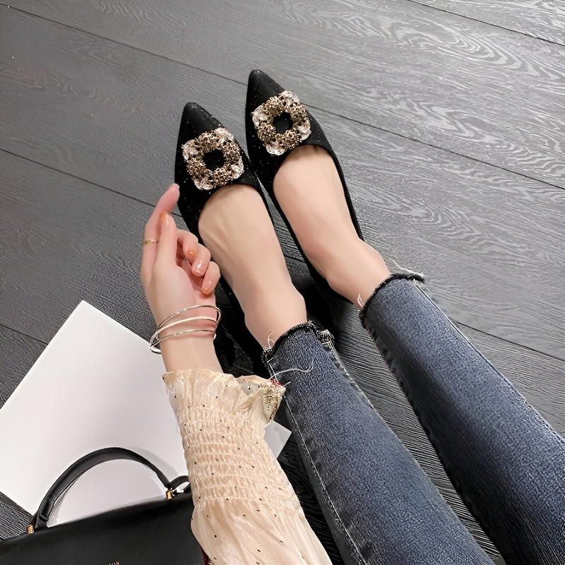 ビジューバックル ポインテッドトゥパンプス