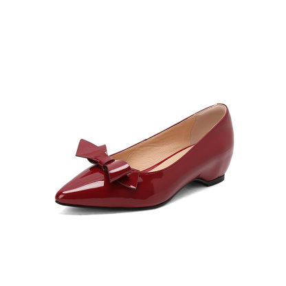 リボンモチーフ エナメルパンプス
