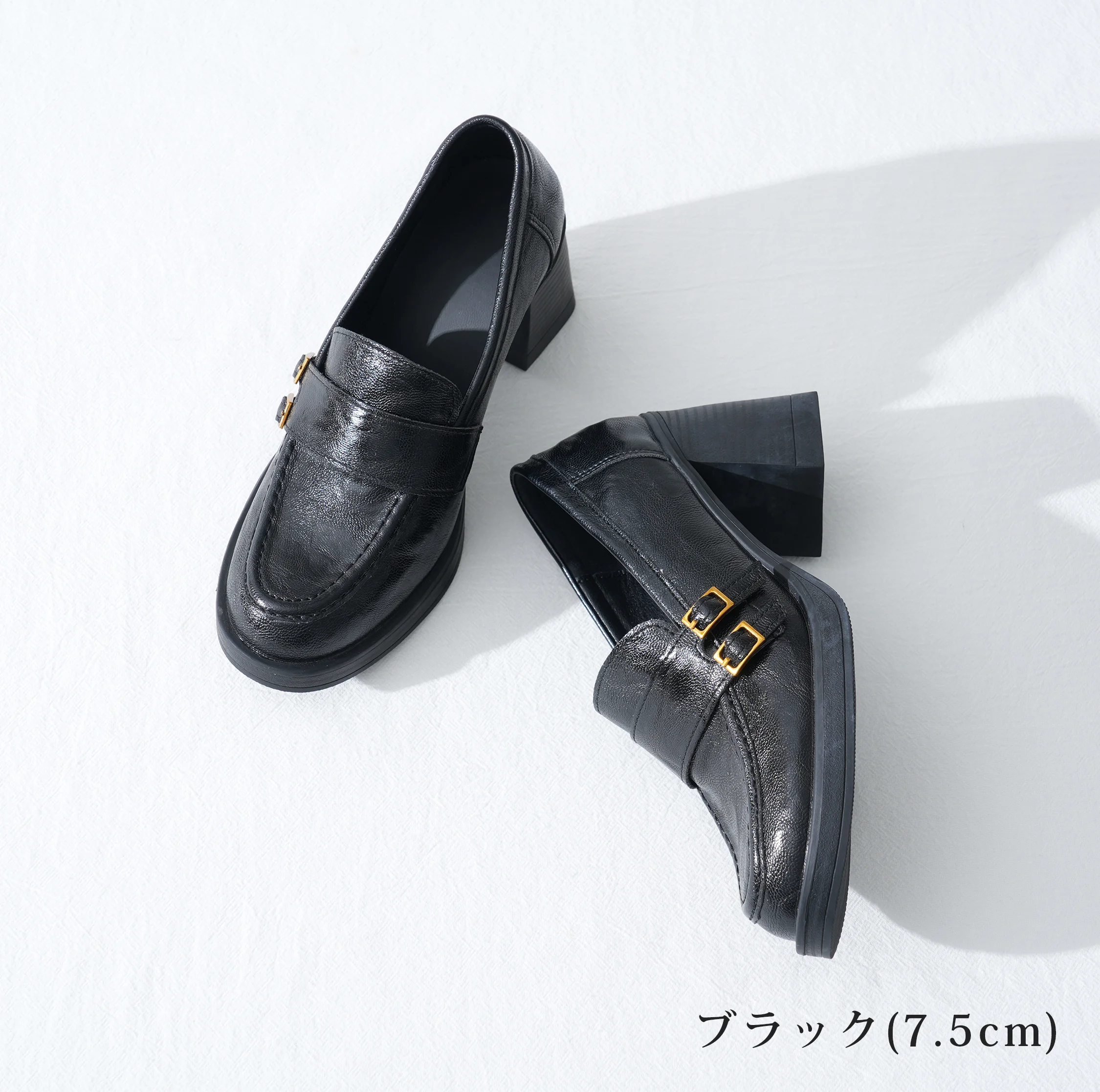 つま先の丸みが見えるレディースローファーは、防寒レディースブーツを探す方に向きます。