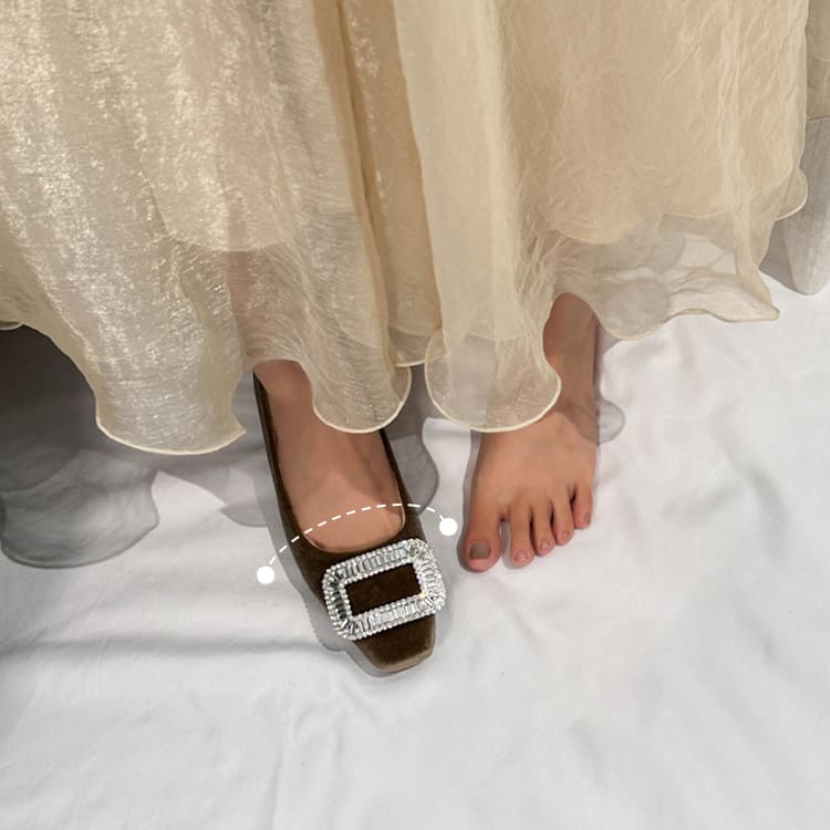 ベロア調 バックル付き5cm美脚パンプス