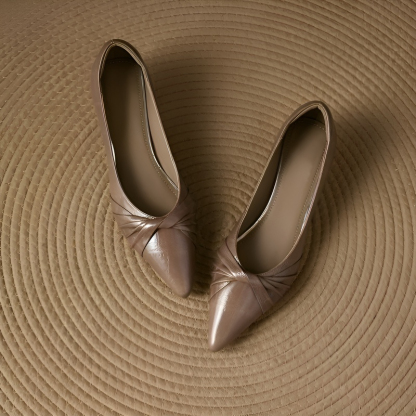 リボンモチーフ本革ポインテッドトゥパンプス