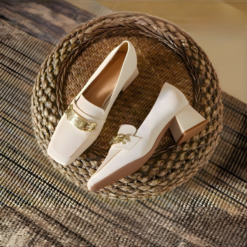 ビット付きヒールローファー