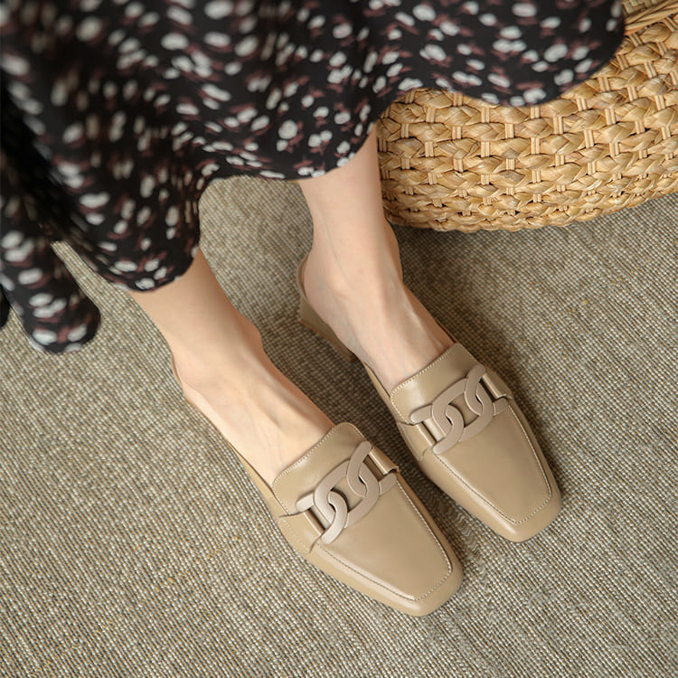 スクエアトゥ チェーンモチーフミュール