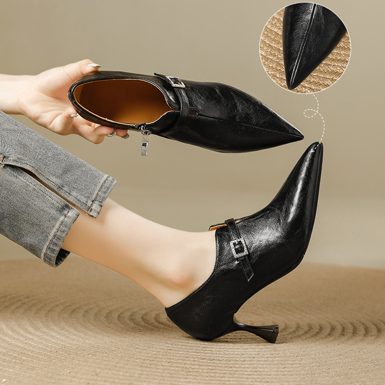 Vカット ハイヒールパンプス