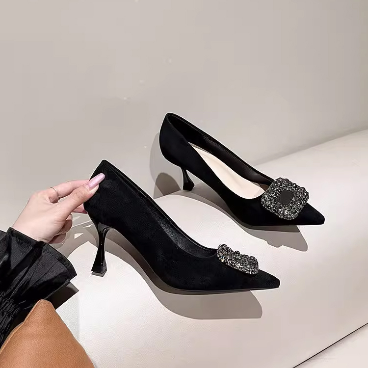 幅広4Eビジューバックルパンプス 5.0cm/7.0cmヒール 細見え美脚　ブラック