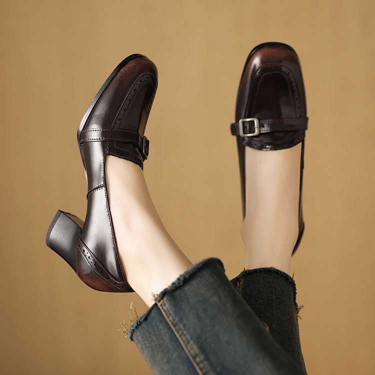 ベルトバックル ヒールローファー