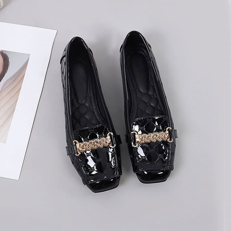 型押しエナメル チェーンビット スクエアトゥローファー