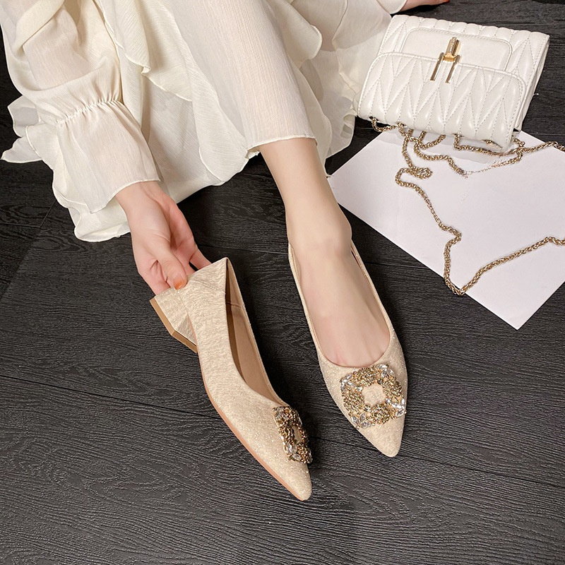 ビジューバックル ポインテッドトゥパンプス