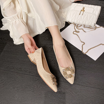 ビジューバックル ポインテッドトゥパンプス