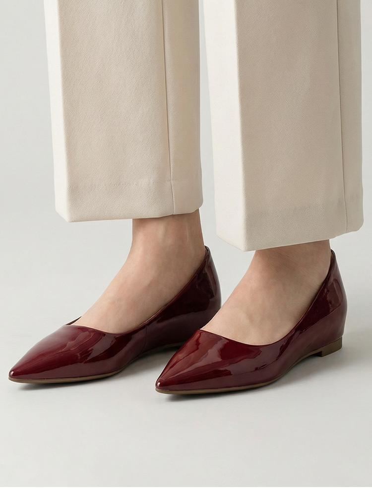 クリスマス デート パンプス 赤 エナメル KENPOGEN ポインテッドトゥ インヒール 華やか パーティー イベント 冬ファッション