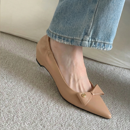 リボンモチーフ バックギャザー 美脚パンプス