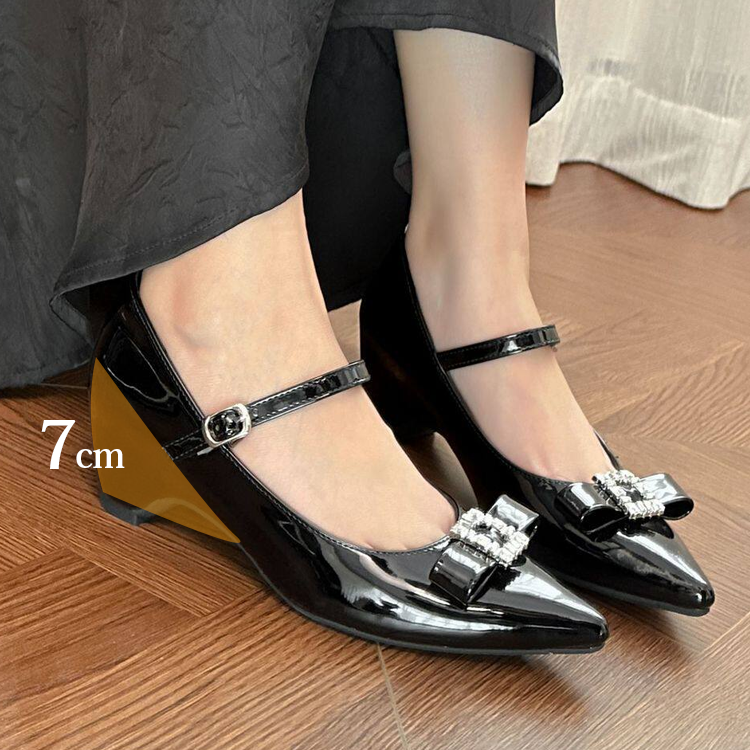 ビジューバックルで主役級