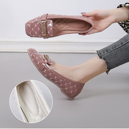 型押しエナメル チェーンビット スクエアトゥローファー