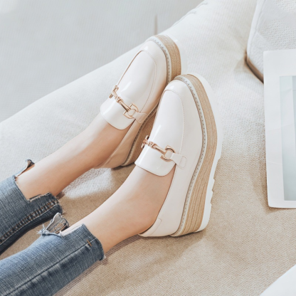 厚底エナメルローファー