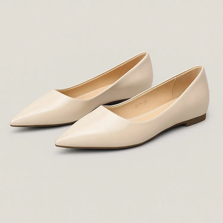 KENPOGEN 足元を優しく包む幅広デザインインヒール エナメルパンプス ホワイト