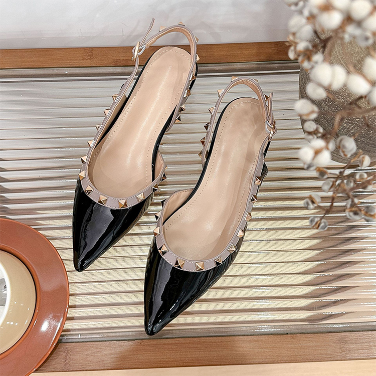 スタッズトリム 5cm美脚ポインテッドトゥパンプス