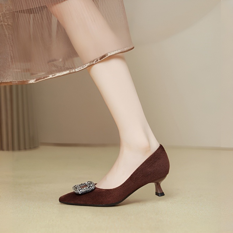 ビジューバックル ポインテッドトゥ4cm美脚パンプス