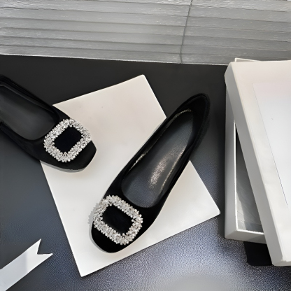 ビジューバックル 5cm美脚スエード調パンプス