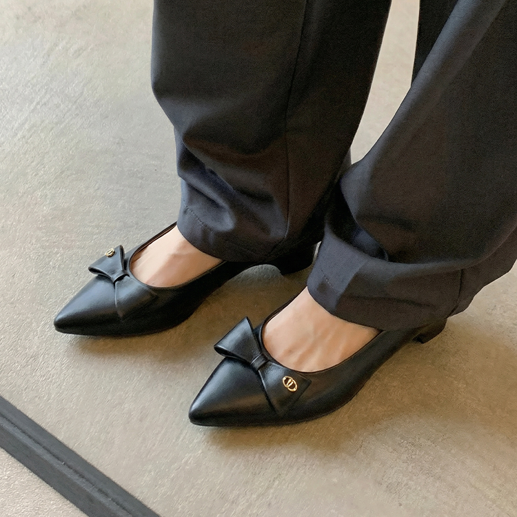 リボンモチーフ バックギャザー 美脚パンプス