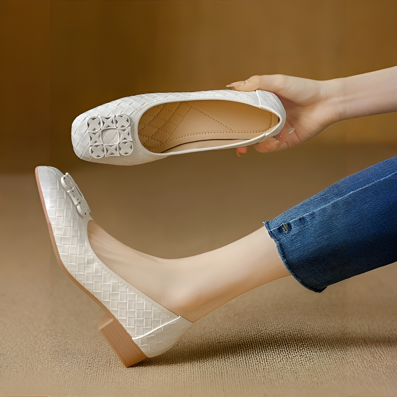 星モチーフバックル スクエアトゥパンプス