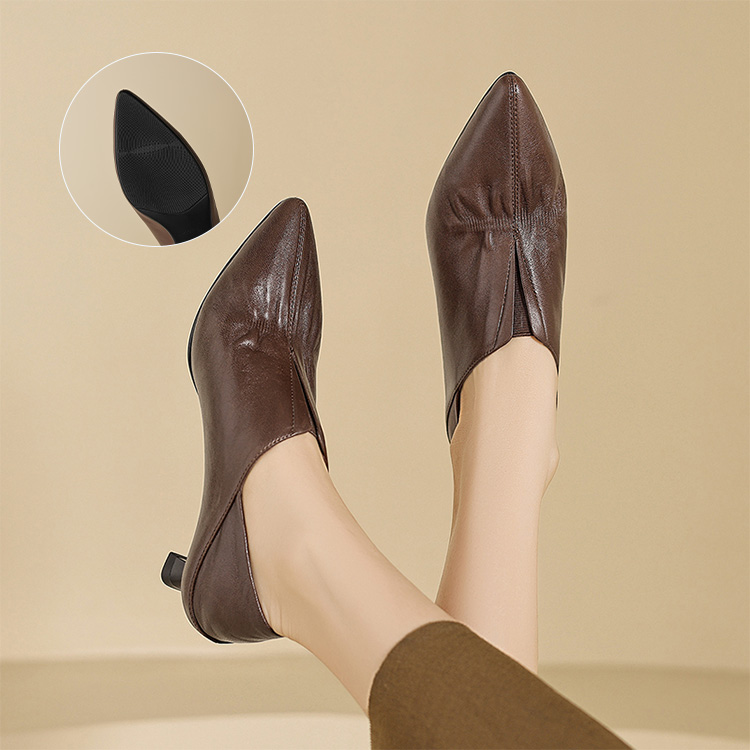 レトロモダン スリット入り ポインテッドトゥスリッポン