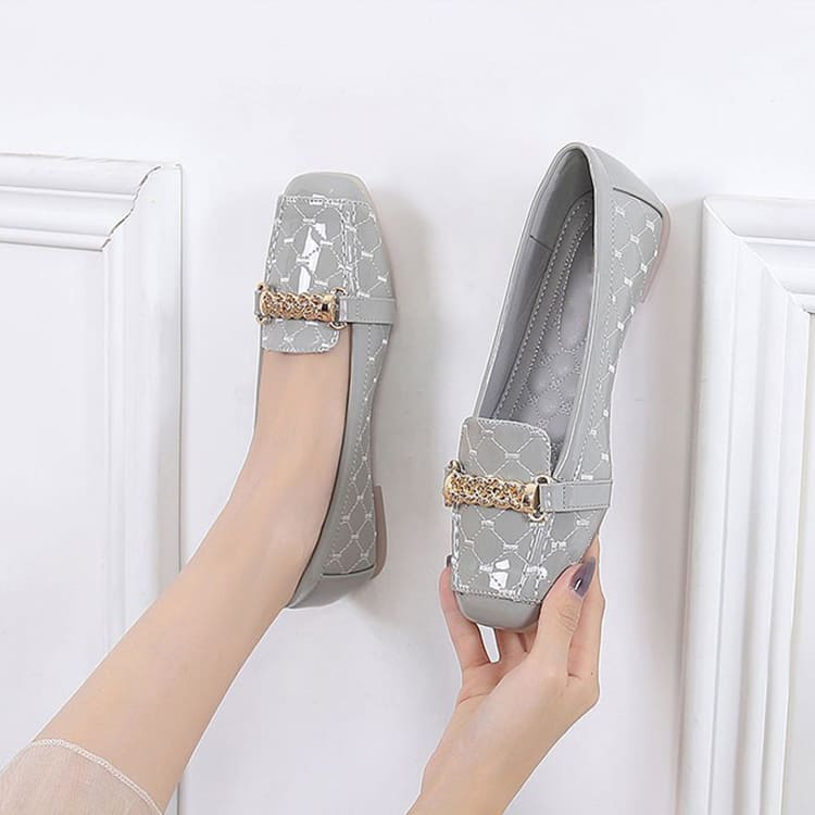 型押しエナメル チェーンビット スクエアトゥローファー