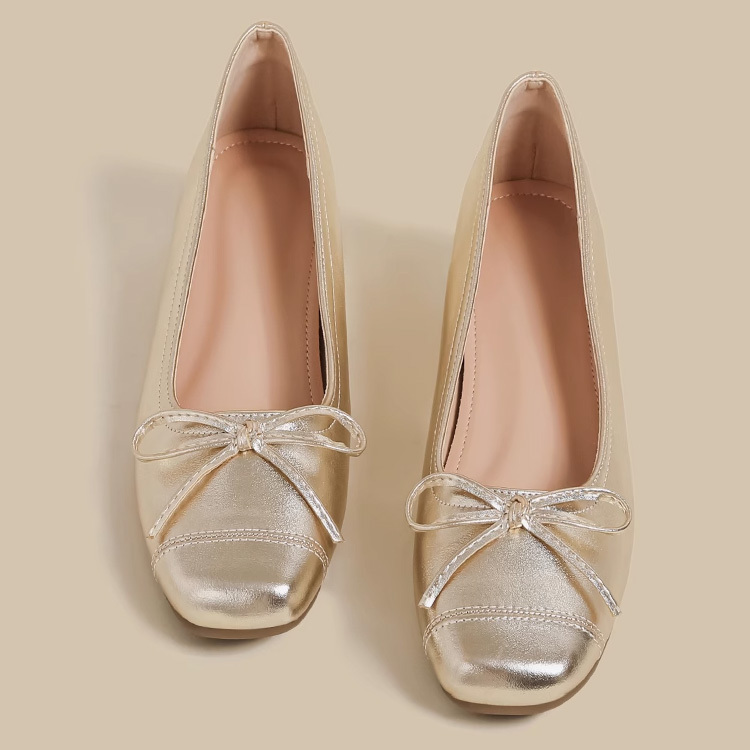 リボン付き　スクエアトゥインヒールパンプス
通勤オフィス　ゴールド