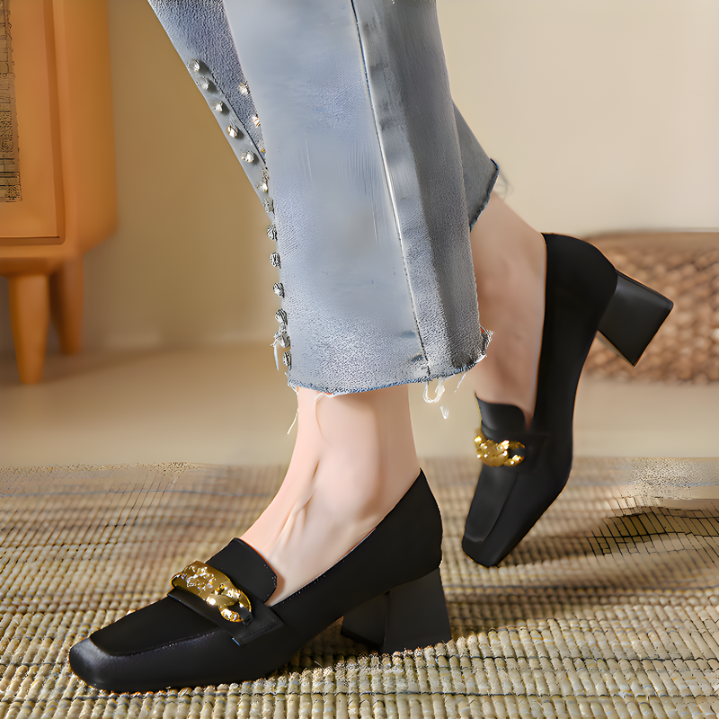 ビット付きヒールローファー