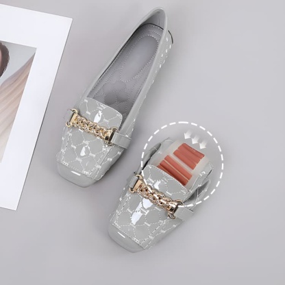 型押しエナメル チェーンビット スクエアトゥローファー