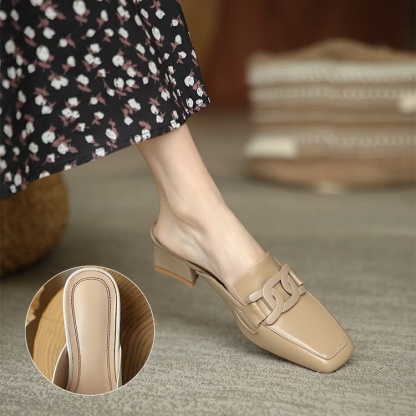 スクエアトゥ チェーンモチーフミュール